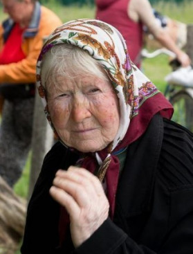 Одинокі літні люди